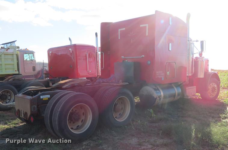 image for item DE6495 1993 Peterbilt 379 truck cab and chassis