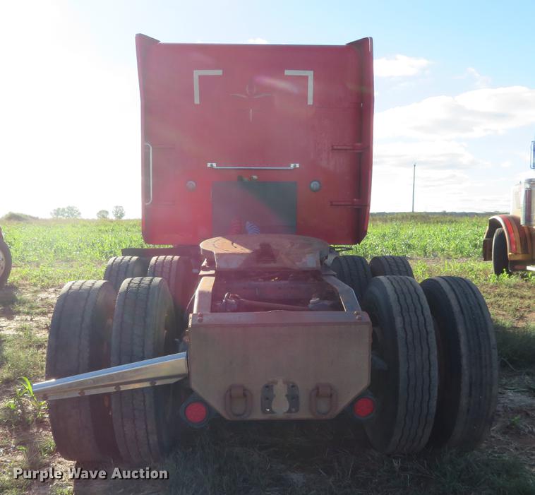 image for item DE6495 1993 Peterbilt 379 truck cab and chassis