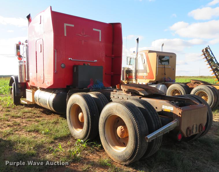 image for item DE6495 1993 Peterbilt 379 truck cab and chassis