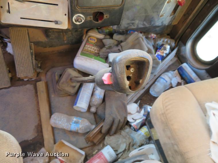 image for item DE6495 1993 Peterbilt 379 truck cab and chassis