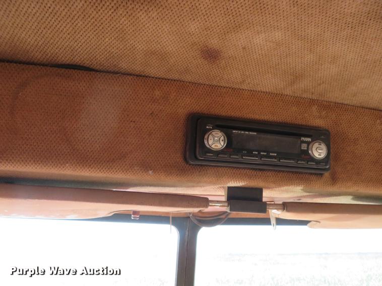 image for item DE6495 1993 Peterbilt 379 truck cab and chassis