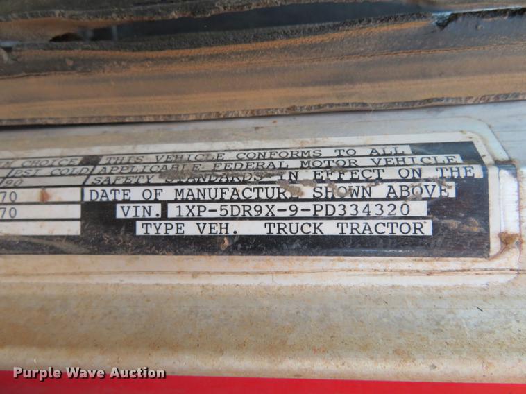 image for item DE6495 1993 Peterbilt 379 truck cab and chassis