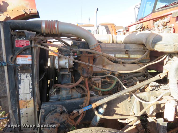 image for item DE6495 1993 Peterbilt 379 truck cab and chassis