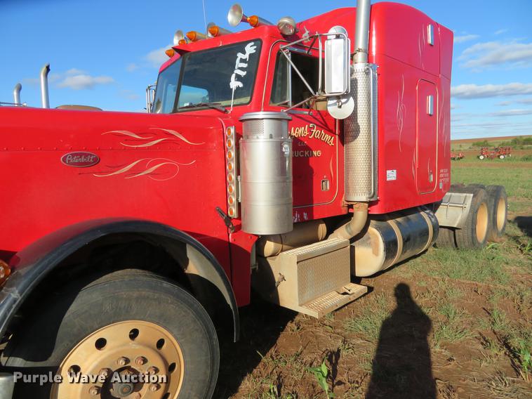 image for item DE6495 1993 Peterbilt 379 truck cab and chassis