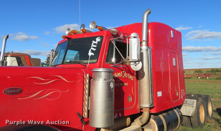 image for item DE6495 1993 Peterbilt 379 truck cab and chassis