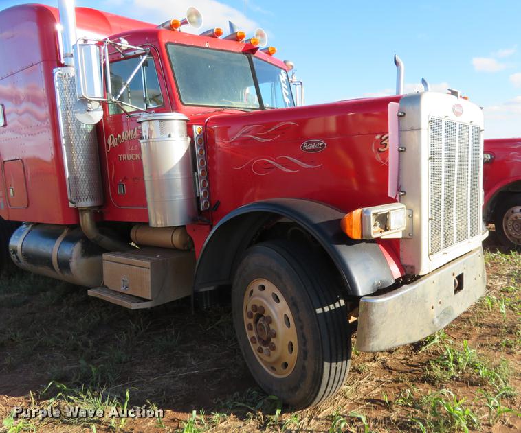 image for item DE6495 1993 Peterbilt 379 truck cab and chassis