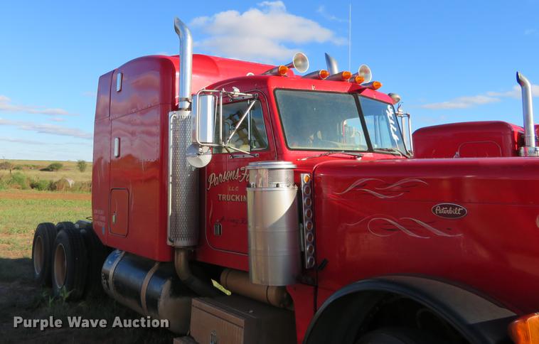 image for item DE6495 1993 Peterbilt 379 truck cab and chassis