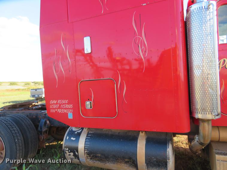 image for item DE6495 1993 Peterbilt 379 truck cab and chassis