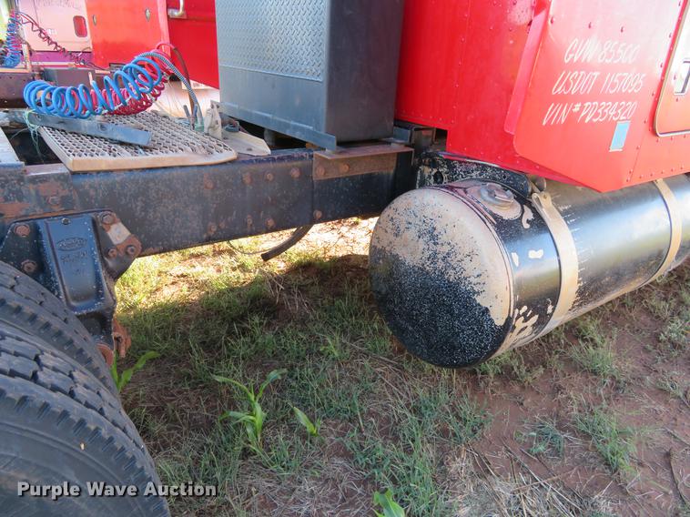 image for item DE6495 1993 Peterbilt 379 truck cab and chassis