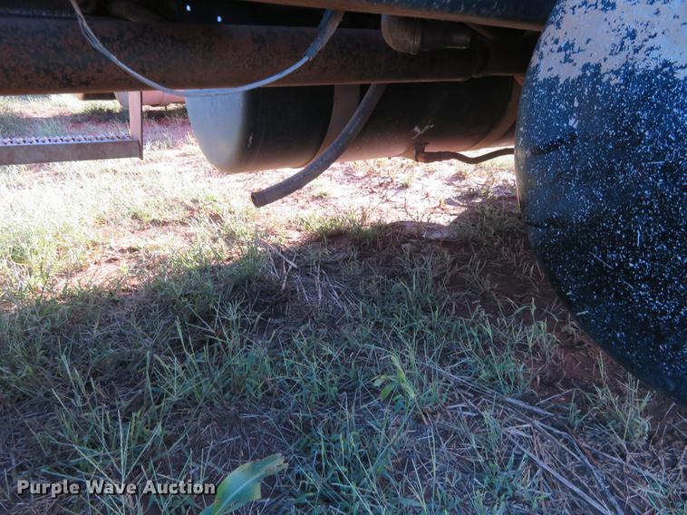 image for item DE6495 1993 Peterbilt 379 truck cab and chassis