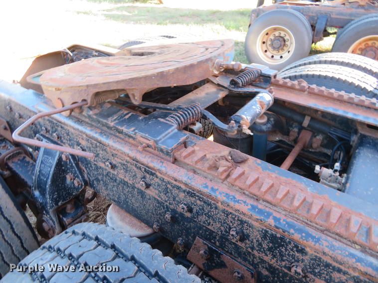 image for item DE6495 1993 Peterbilt 379 truck cab and chassis