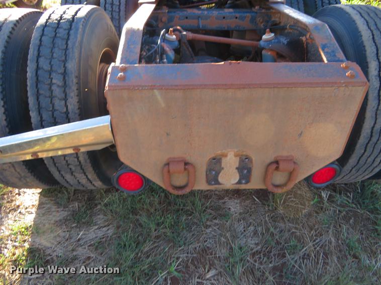 image for item DE6495 1993 Peterbilt 379 truck cab and chassis