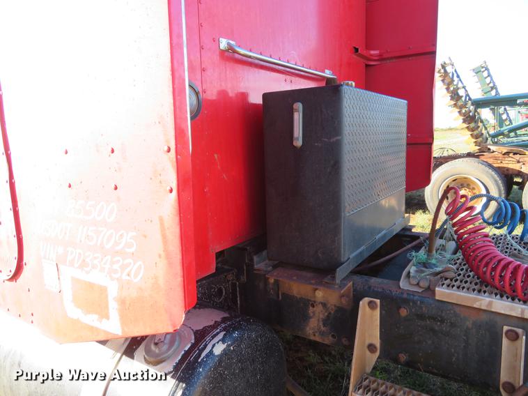 image for item DE6495 1993 Peterbilt 379 truck cab and chassis