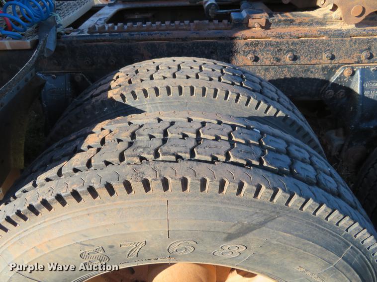 image for item DE6495 1993 Peterbilt 379 truck cab and chassis