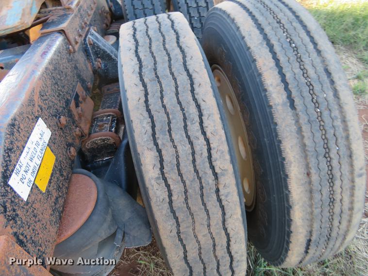 image for item DE6495 1993 Peterbilt 379 truck cab and chassis