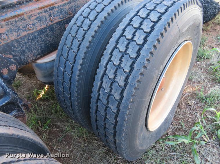 image for item DE6495 1993 Peterbilt 379 truck cab and chassis