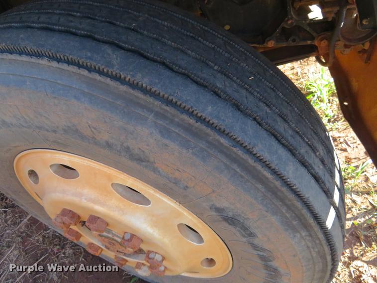 image for item DE6495 1993 Peterbilt 379 truck cab and chassis