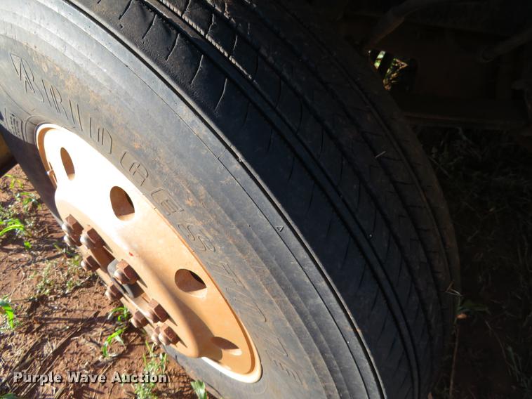 image for item DE6495 1993 Peterbilt 379 truck cab and chassis