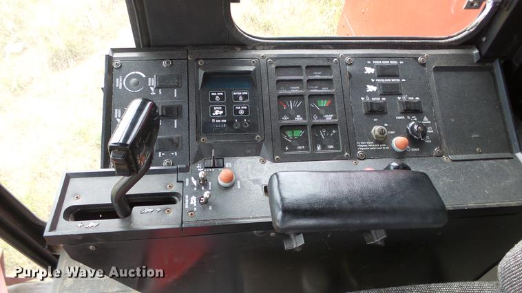 image for item DE7283 1990 Case IH 1660 Axial-Flow combine