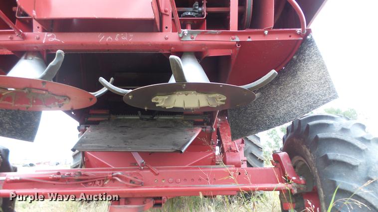 image for item DE7283 1990 Case IH 1660 Axial-Flow combine