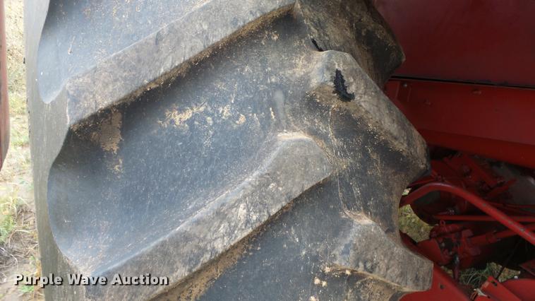 image for item DE7283 1990 Case IH 1660 Axial-Flow combine