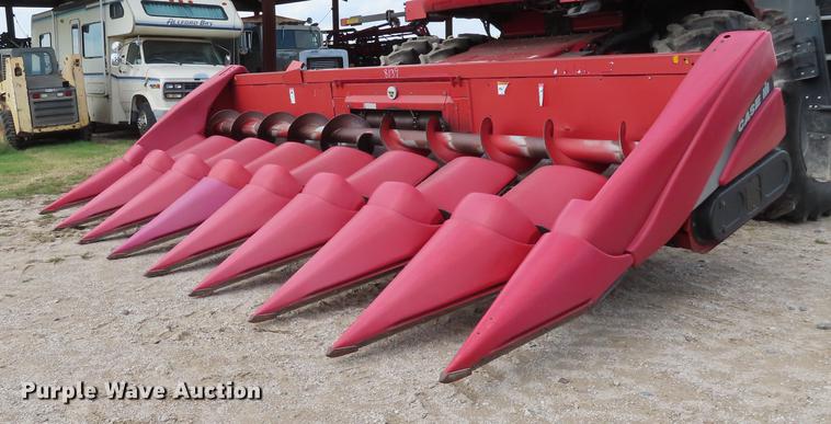 image for item DF1266 2005 Case IH 2208 corn head