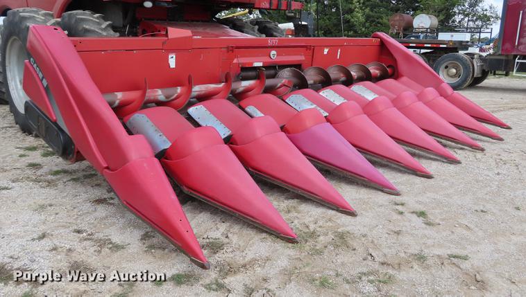 image for item DF1266 2005 Case IH 2208 corn head