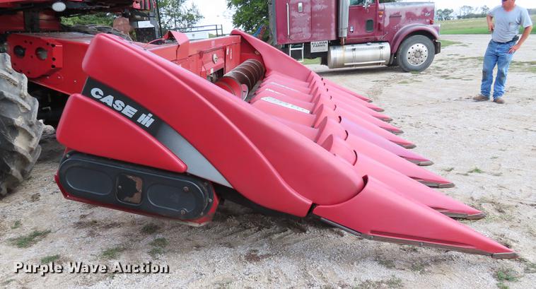 image for item DF1266 2005 Case IH 2208 corn head