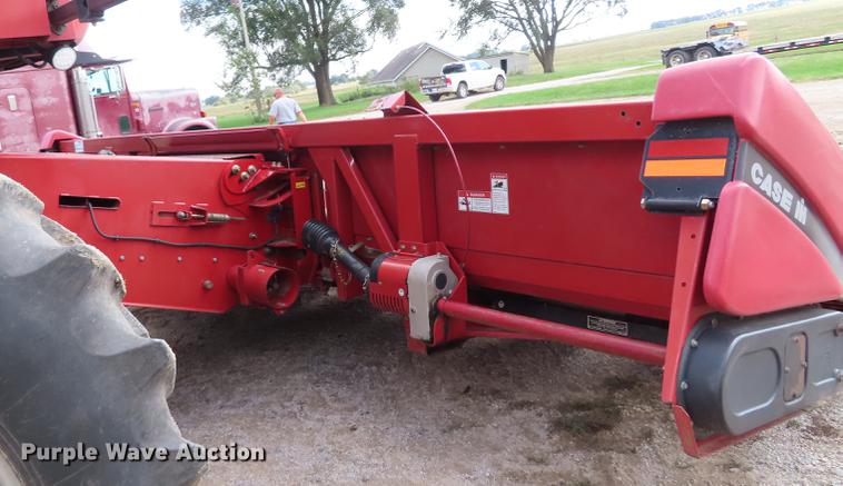 image for item DF1266 2005 Case IH 2208 corn head