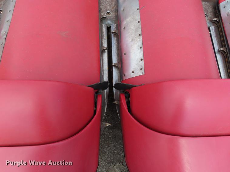 image for item DF1266 2005 Case IH 2208 corn head