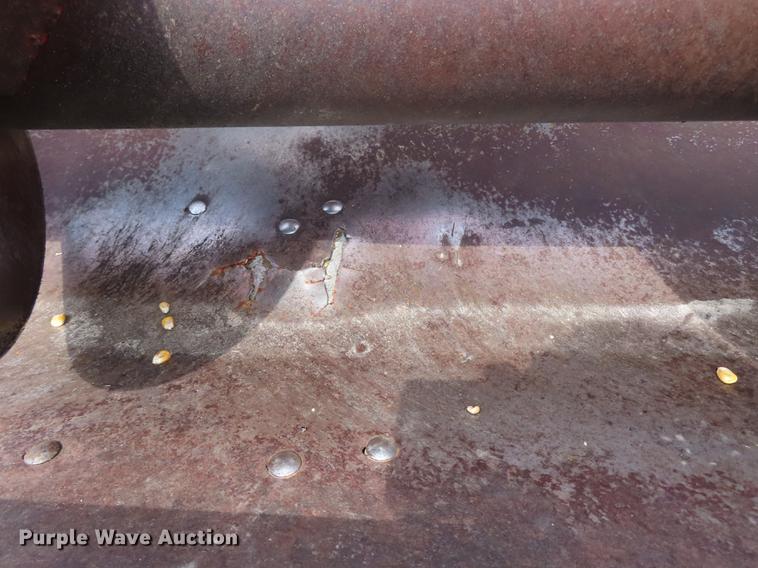 image for item DF1266 2005 Case IH 2208 corn head