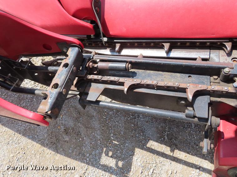 image for item DF1266 2005 Case IH 2208 corn head
