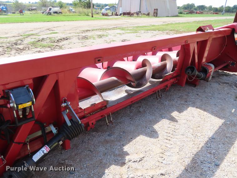 image for item DF1266 2005 Case IH 2208 corn head