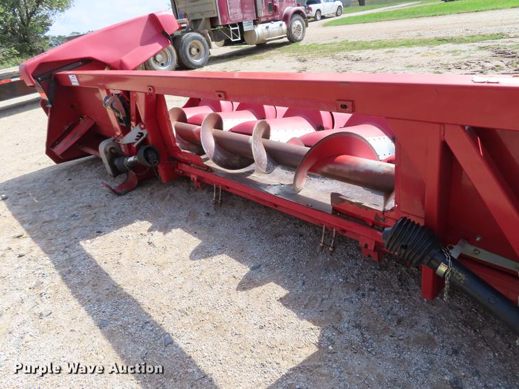 image for item DF1266 2005 Case IH 2208 corn head