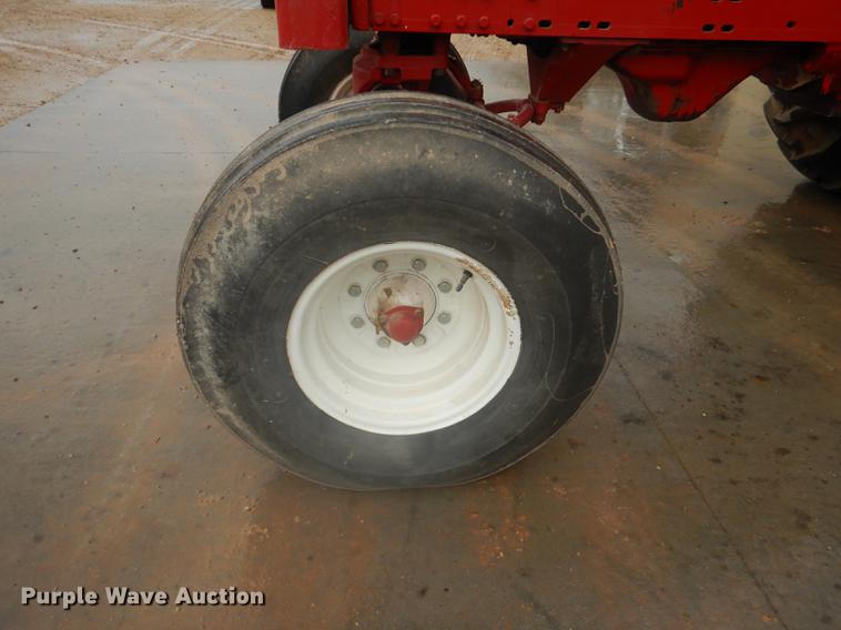 image for item DF1906 1966 Farmall 1206 tractor