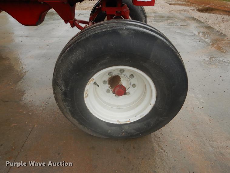 image for item DF1906 1966 Farmall 1206 tractor