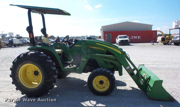 image for item EI9963 2013 John Deere 4520 MFWD tractor