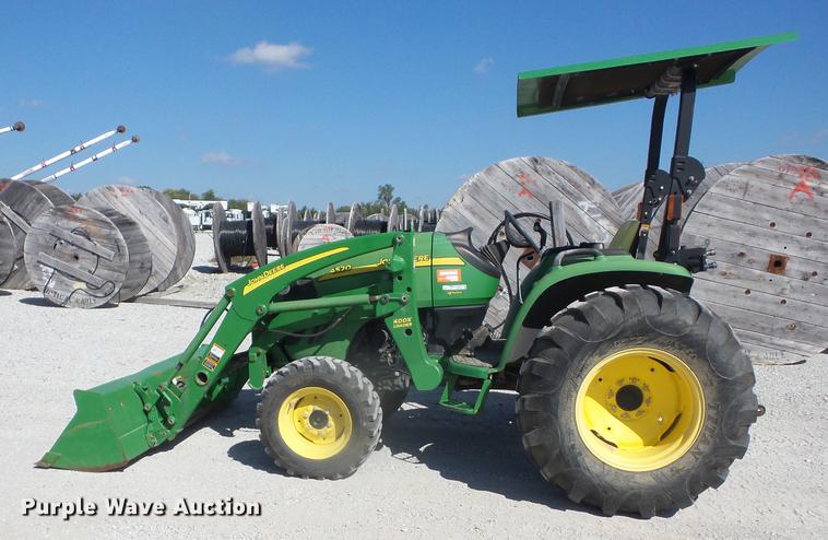 image for item EI9963 2013 John Deere 4520 MFWD tractor