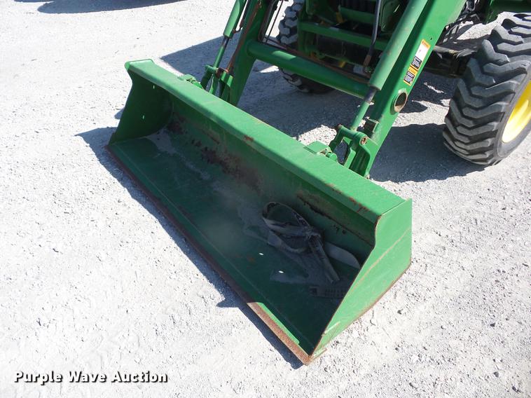 image for item EI9963 2013 John Deere 4520 MFWD tractor