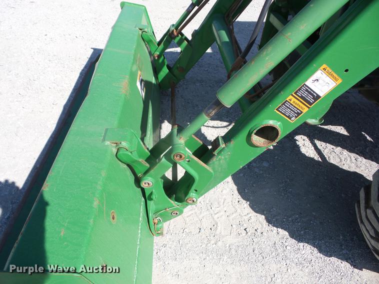 image for item EI9963 2013 John Deere 4520 MFWD tractor