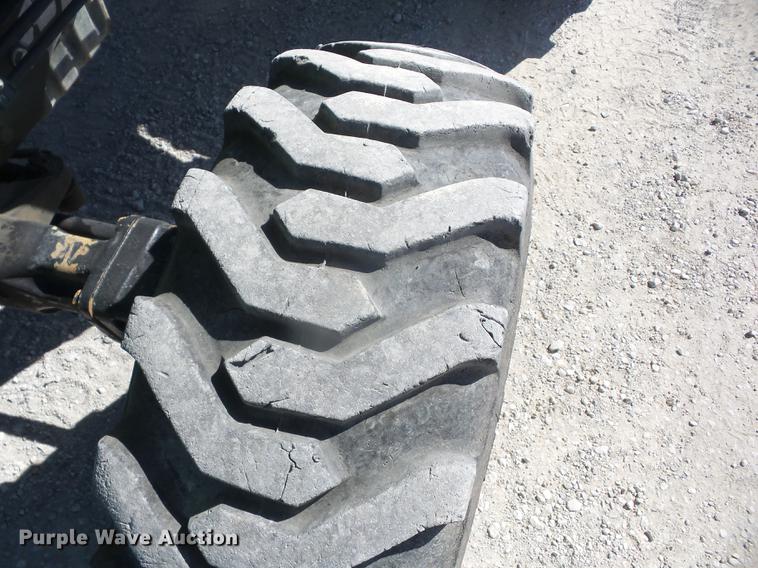 image for item EI9963 2013 John Deere 4520 MFWD tractor