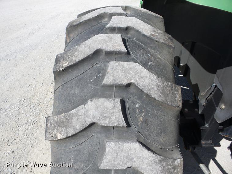 image for item EI9963 2013 John Deere 4520 MFWD tractor