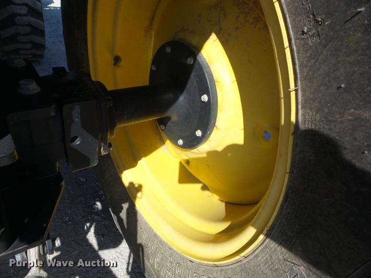 image for item EI9963 2013 John Deere 4520 MFWD tractor