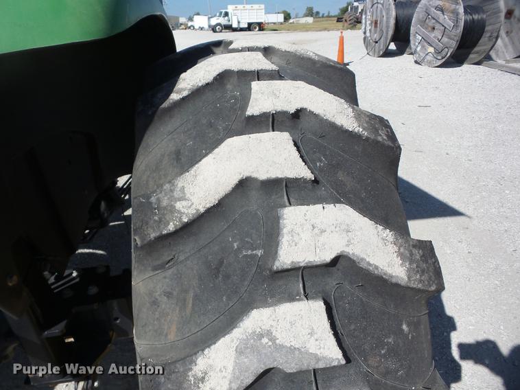 image for item EI9963 2013 John Deere 4520 MFWD tractor