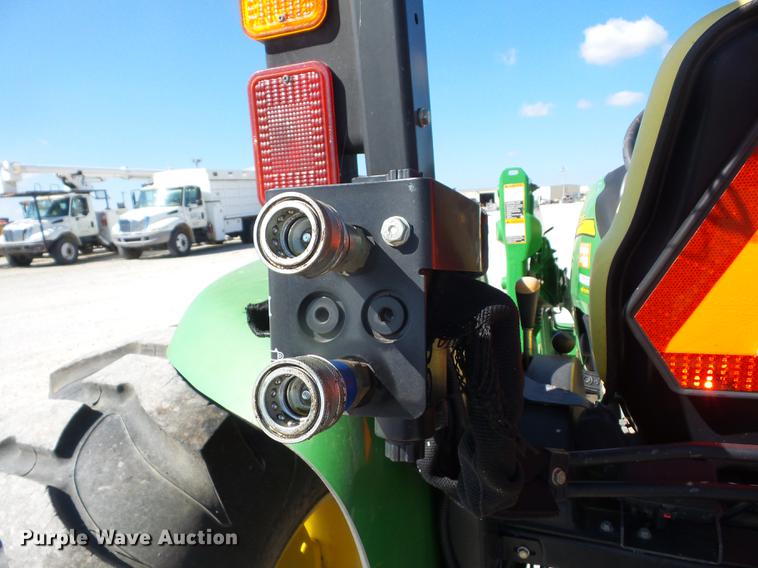 image for item EI9963 2013 John Deere 4520 MFWD tractor