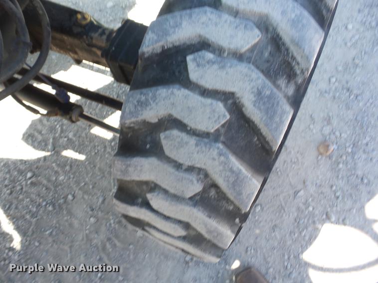 image for item EI9963 2013 John Deere 4520 MFWD tractor