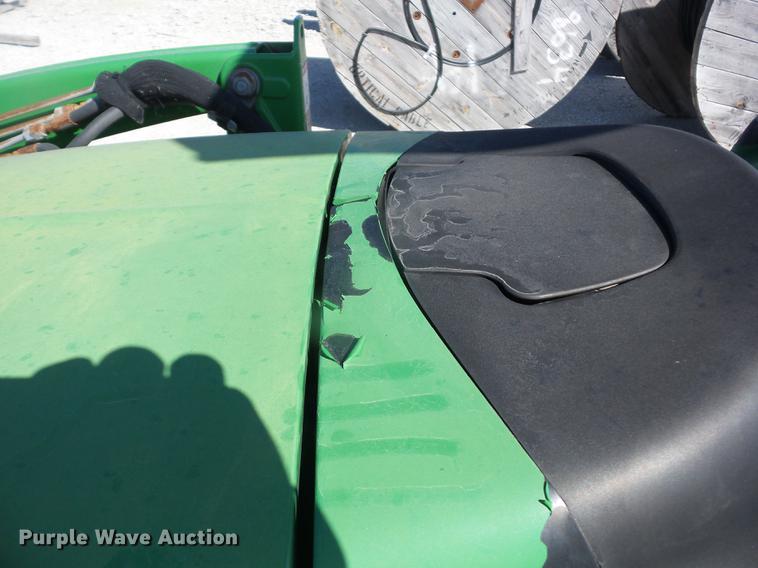 image for item EI9963 2013 John Deere 4520 MFWD tractor