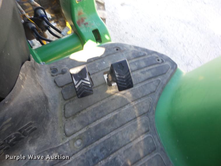 image for item EI9963 2013 John Deere 4520 MFWD tractor