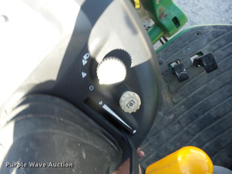 image for item EI9963 2013 John Deere 4520 MFWD tractor