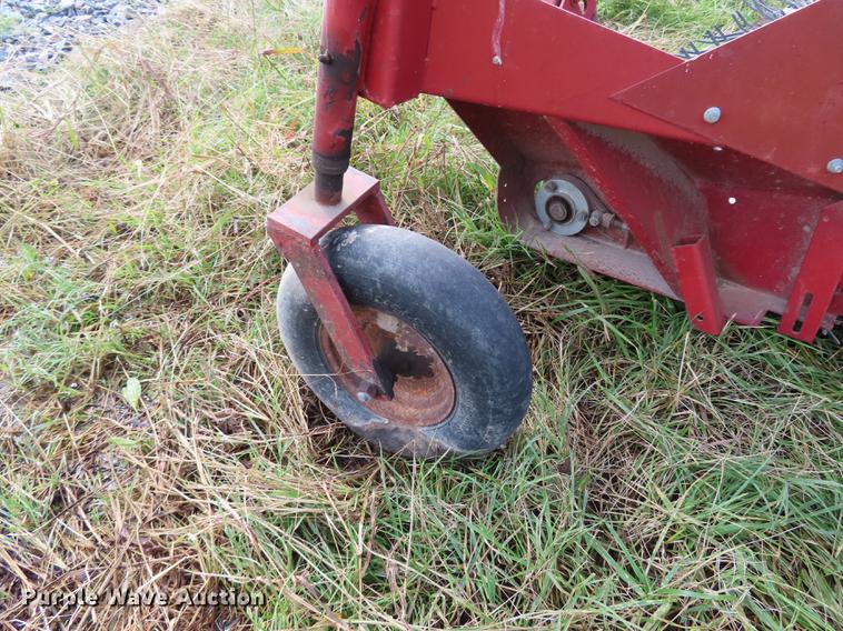 image for item EI9980 International 810 pickup head